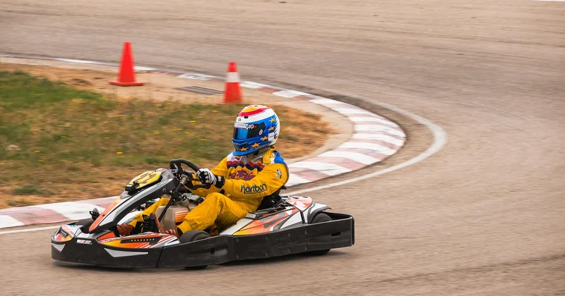 Karting sous la pluie : dépasser quand la piste devient piégeuse