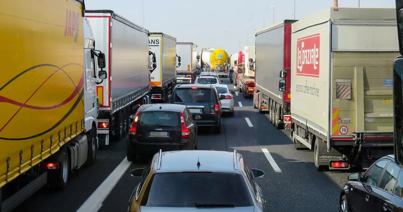 Les 4 erreurs de freinage les plus fréquentes (et comment les corriger)